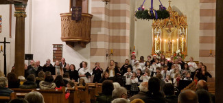 Der Kirchenchor Michelrieth und der Kinder- und Jugendchor "Believe" aus Röttbach